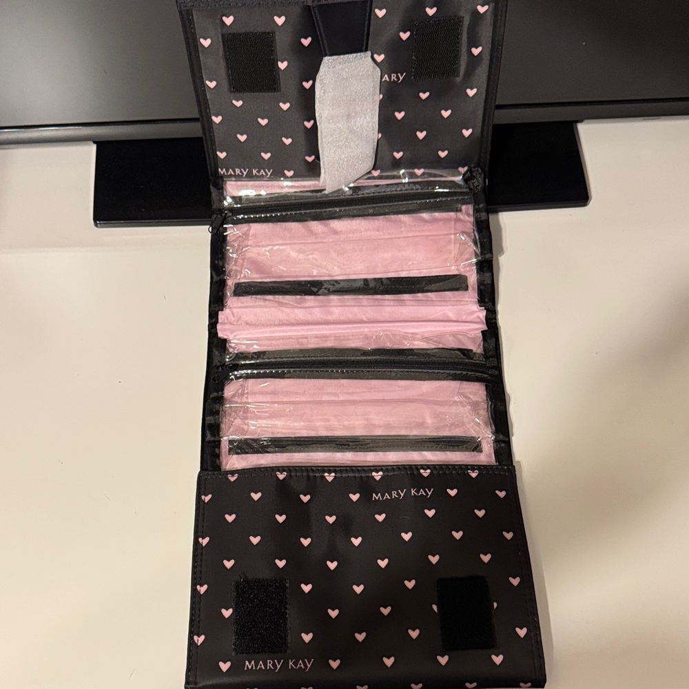Mary Kay Black Tote with Pink Hearts /Make up bag.‎ New!